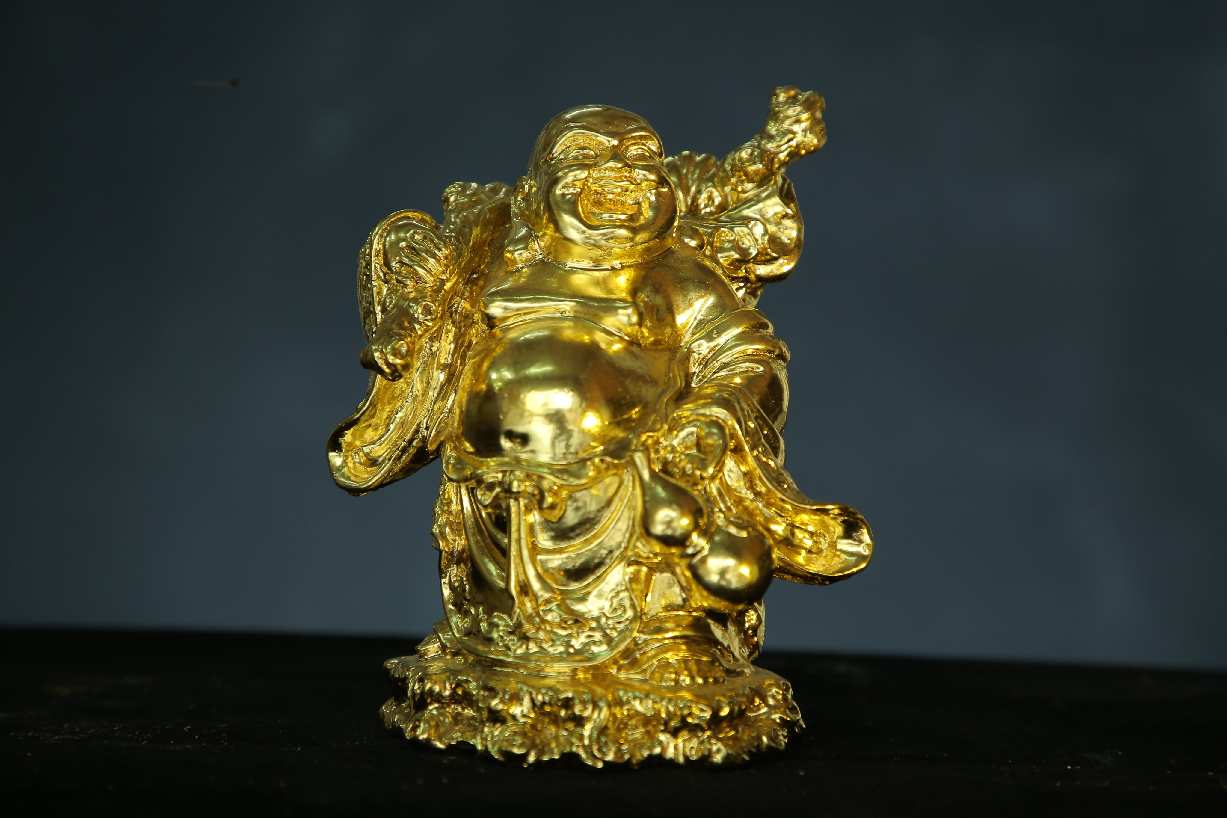 Nghệ nhân cuối cùng của nghề làm tượng đất Táo quân - tượng đồng mạ vàng 