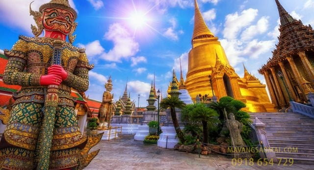 Tháp vàng chùa Phật Ngọc (Bangkok, Thái Lan)