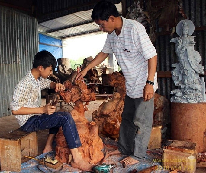 Nghề điêu khắc gỗ: Nghề cổ truyền lâu đời tại Việt Nam
