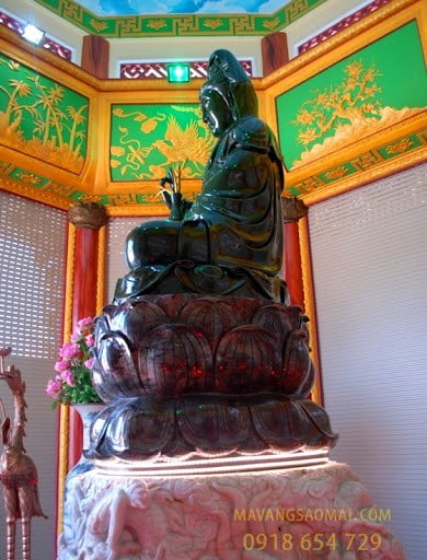 Pho tượng Phật Quan Âm bằng ngọc bích lớn nhất thế giới