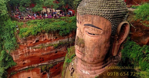 Pho tượng Phật bằng đá lớn nhất thế giới được tạc vào sườn núi